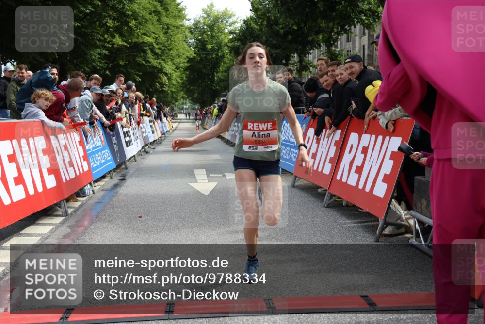 14.06.2026 - REWE Women's Run Strokosch-Dieckow http://msf.ph/oto/9788334 14.06.2026 10:50:39 Ziel 5024 meine-sportfotos.de