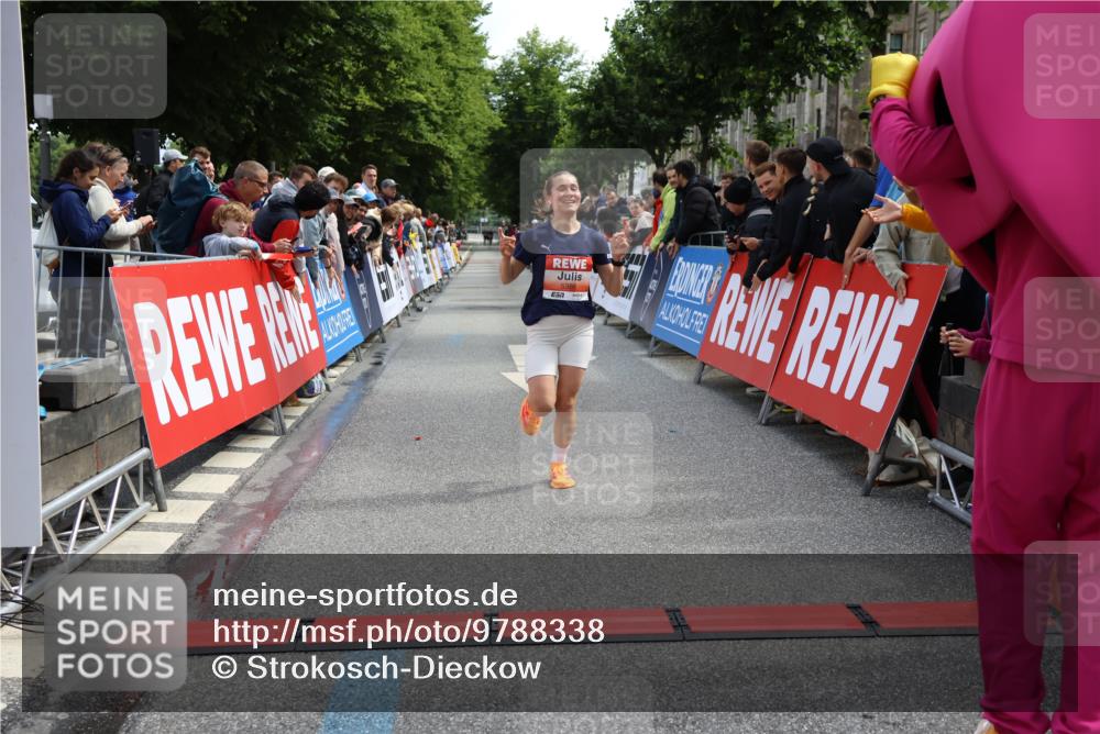 14.06.2026 - REWE Women's Run Strokosch-Dieckow http://msf.ph/oto/9788338 14.06.2026 10:50:49 Ziel 5386 meine-sportfotos.de