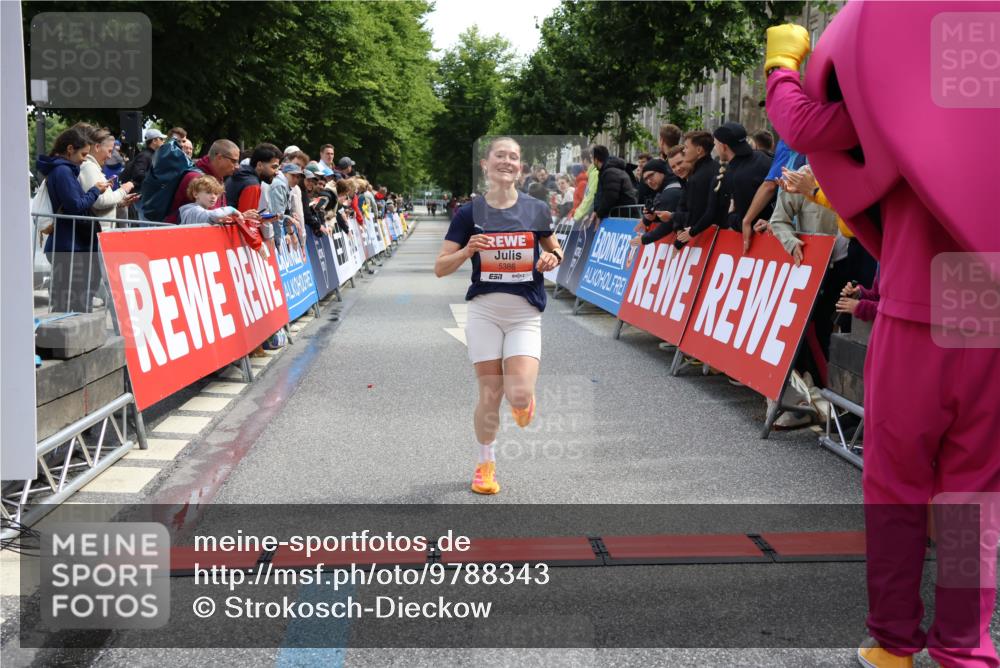 14.06.2026 - REWE Women's Run Strokosch-Dieckow http://msf.ph/oto/9788343 14.06.2026 10:50:50 Ziel 5386 meine-sportfotos.de