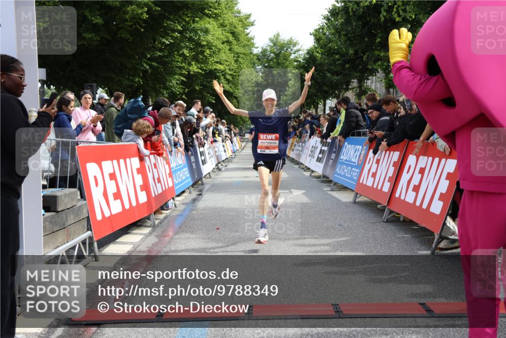 14.06.2026 - REWE Women's Run Strokosch-Dieckow http://msf.ph/oto/9788349 14.06.2026 10:51:15 Ziel 5007, 5068 meine-sportfotos.de