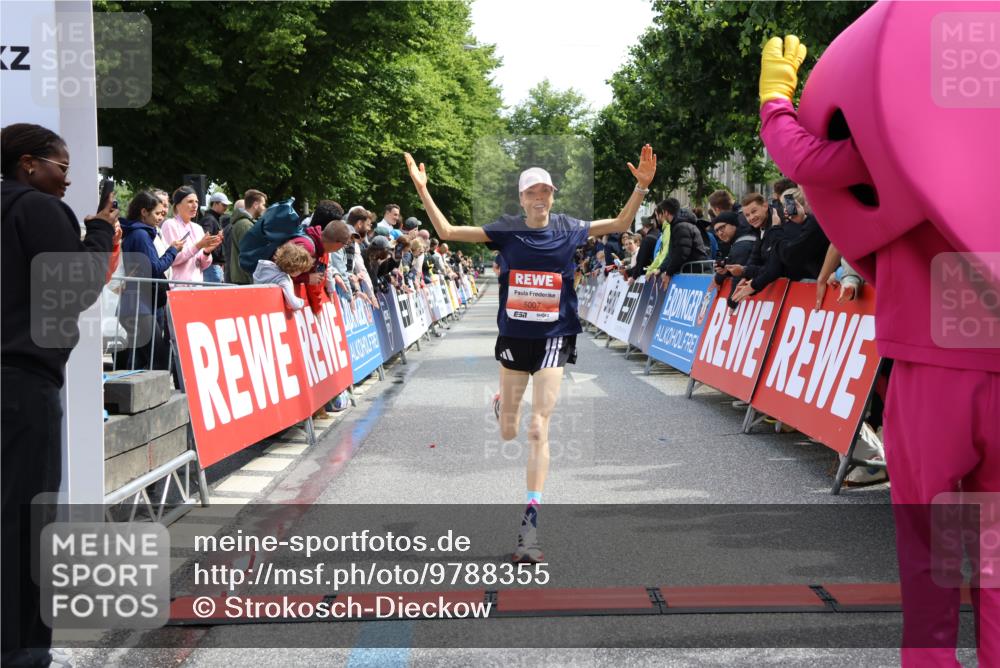 14.06.2026 - REWE Women's Run Strokosch-Dieckow http://msf.ph/oto/9788355 14.06.2026 10:51:15 Ziel 5007, 5068 meine-sportfotos.de