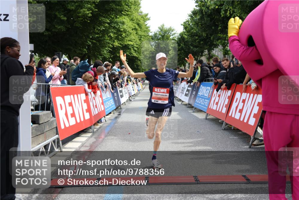 14.06.2026 - REWE Women's Run Strokosch-Dieckow http://msf.ph/oto/9788356 14.06.2026 10:51:15 Ziel 5007, 5068 meine-sportfotos.de
