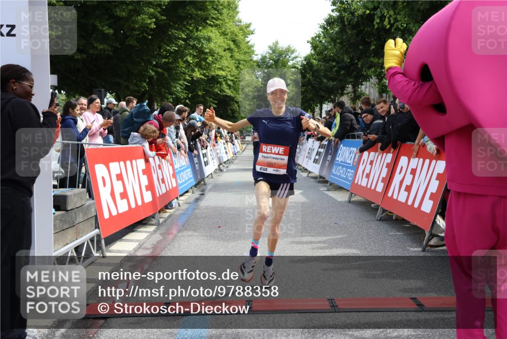 14.06.2026 - REWE Women's Run Strokosch-Dieckow http://msf.ph/oto/9788358 14.06.2026 10:51:15 Ziel 5007, 5068 meine-sportfotos.de