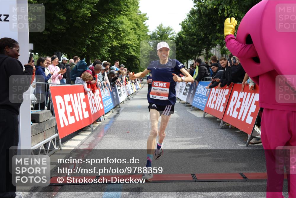 14.06.2026 - REWE Women's Run Strokosch-Dieckow http://msf.ph/oto/9788359 14.06.2026 10:51:15 Ziel 5007, 5068 meine-sportfotos.de