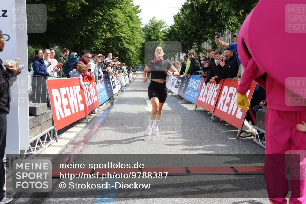 14.06.2026 - REWE Women's Run Strokosch-Dieckow http://msf.ph/oto/9788387 14.06.2026 10:51:30 Ziel 5263, 6049 meine-sportfotos.de