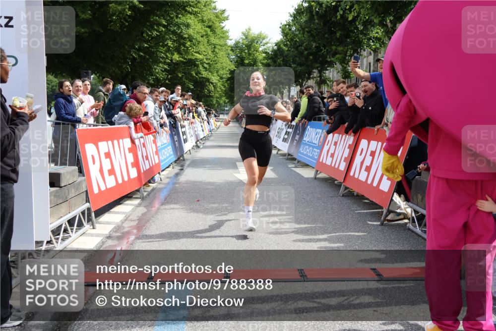 14.06.2026 - REWE Women's Run Strokosch-Dieckow http://msf.ph/oto/9788388 14.06.2026 10:51:30 Ziel 5263, 6049 meine-sportfotos.de
