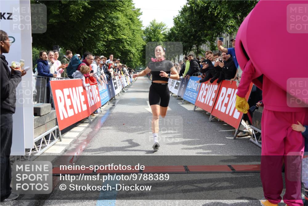 14.06.2026 - REWE Women's Run Strokosch-Dieckow http://msf.ph/oto/9788389 14.06.2026 10:51:30 Ziel 5263, 6049 meine-sportfotos.de