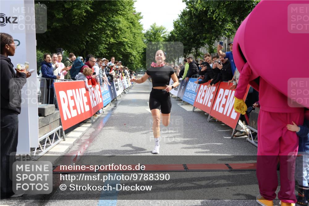 14.06.2026 - REWE Women's Run Strokosch-Dieckow http://msf.ph/oto/9788390 14.06.2026 10:51:30 Ziel 5263, 6049 meine-sportfotos.de