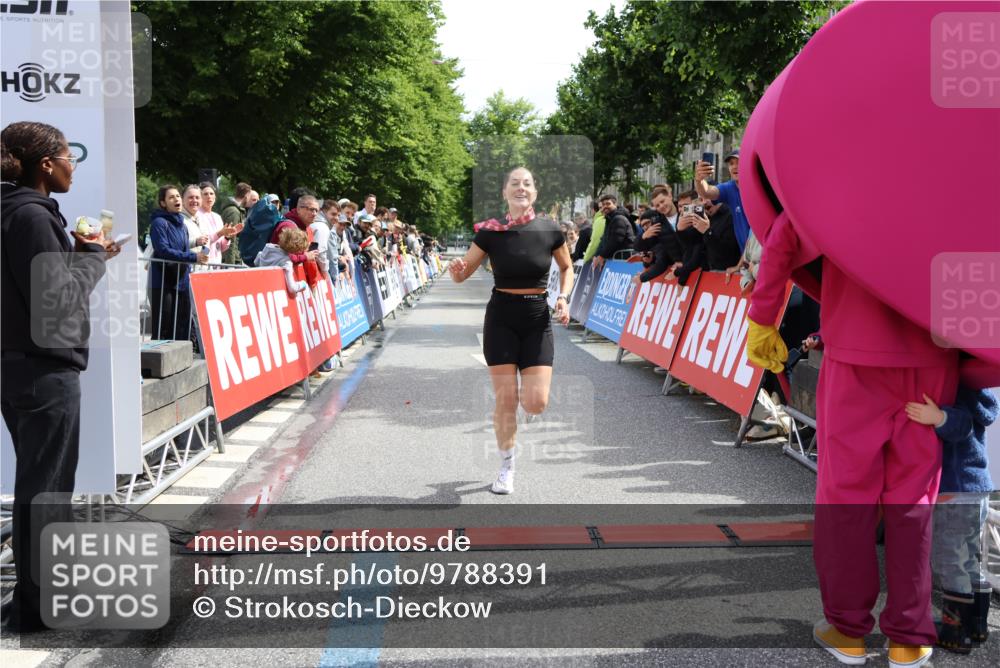 14.06.2026 - REWE Women's Run Strokosch-Dieckow http://msf.ph/oto/9788391 14.06.2026 10:51:31 Ziel 5263, 6049 meine-sportfotos.de