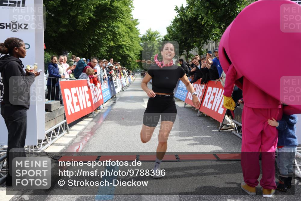 14.06.2026 - REWE Women's Run Strokosch-Dieckow http://msf.ph/oto/9788396 14.06.2026 10:51:31 Ziel 5263, 6049 meine-sportfotos.de
