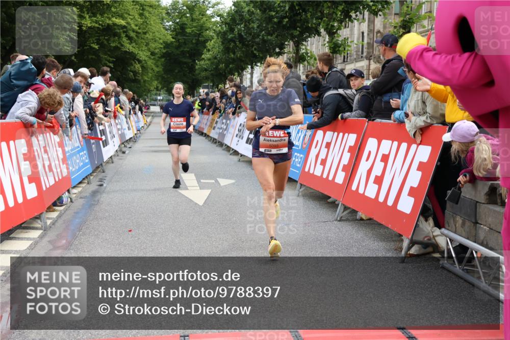 14.06.2026 - REWE Women's Run Strokosch-Dieckow http://msf.ph/oto/9788397 14.06.2026 10:52:00 Ziel 5093, 5982 meine-sportfotos.de