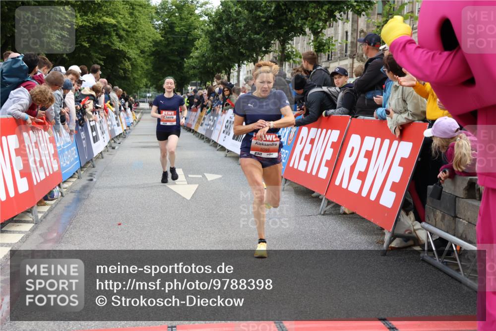 14.06.2026 - REWE Women's Run Strokosch-Dieckow http://msf.ph/oto/9788398 14.06.2026 10:52:00 Ziel 5093, 5982 meine-sportfotos.de