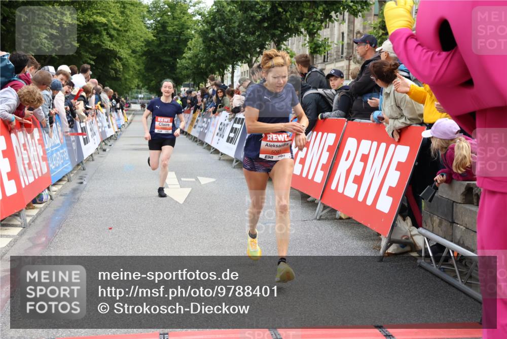14.06.2026 - REWE Women's Run Strokosch-Dieckow http://msf.ph/oto/9788401 14.06.2026 10:52:00 Ziel 5093, 5982 meine-sportfotos.de
