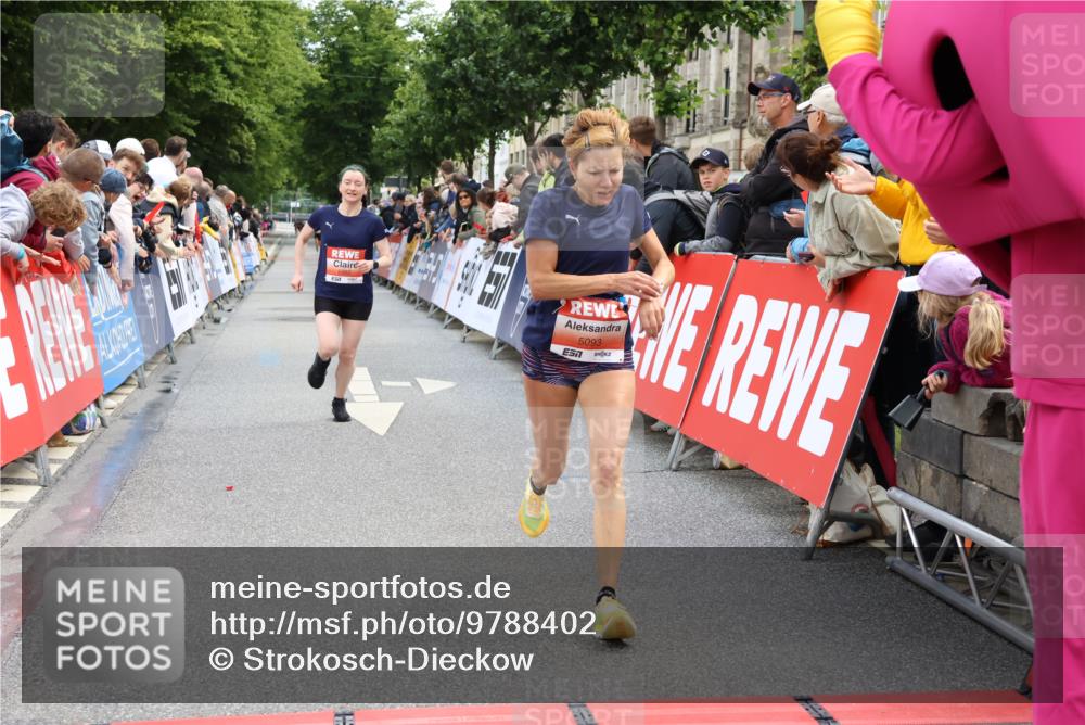 14.06.2026 - REWE Women's Run Strokosch-Dieckow http://msf.ph/oto/9788402 14.06.2026 10:52:01 Ziel 5093, 5982 meine-sportfotos.de