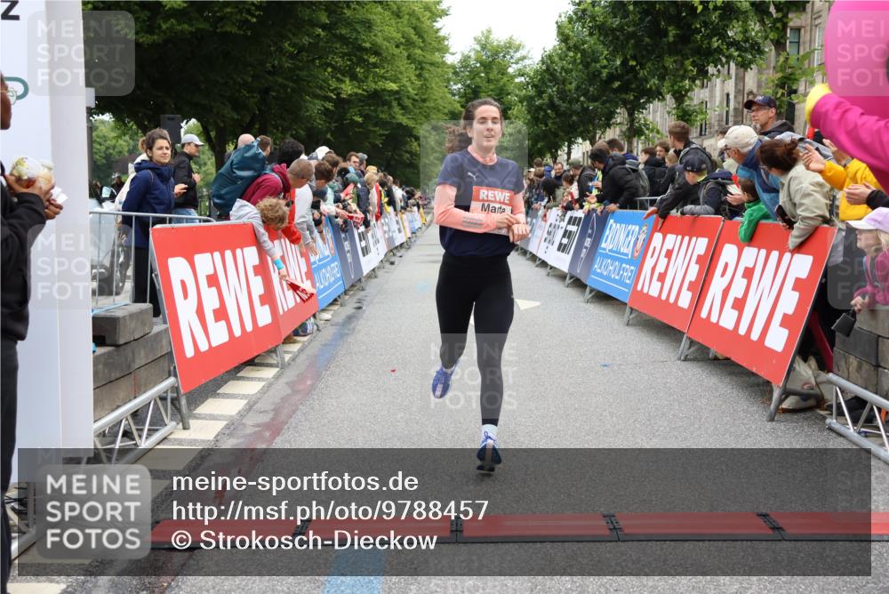 14.06.2026 - REWE Women's Run Strokosch-Dieckow http://msf.ph/oto/9788457 14.06.2026 10:52:57 Ziel 5231, 5336 meine-sportfotos.de
