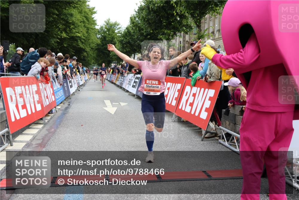 14.06.2026 - REWE Women's Run Strokosch-Dieckow http://msf.ph/oto/9788466 14.06.2026 10:53:11 Ziel 5306, 5990 meine-sportfotos.de