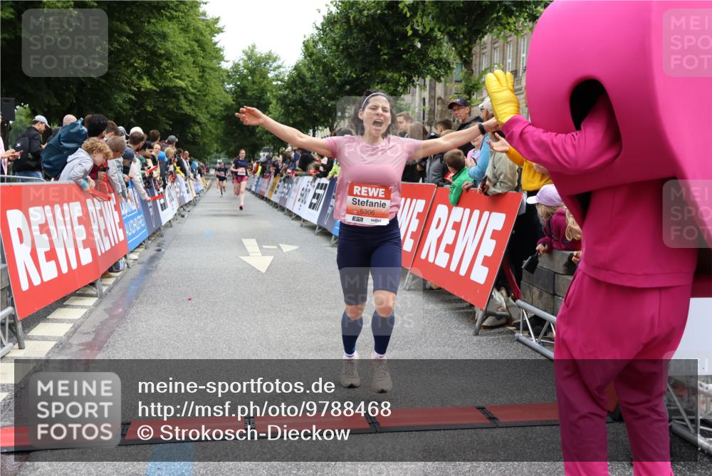 14.06.2026 - REWE Women's Run Strokosch-Dieckow http://msf.ph/oto/9788468 14.06.2026 10:53:11 Ziel 5306, 5990 meine-sportfotos.de