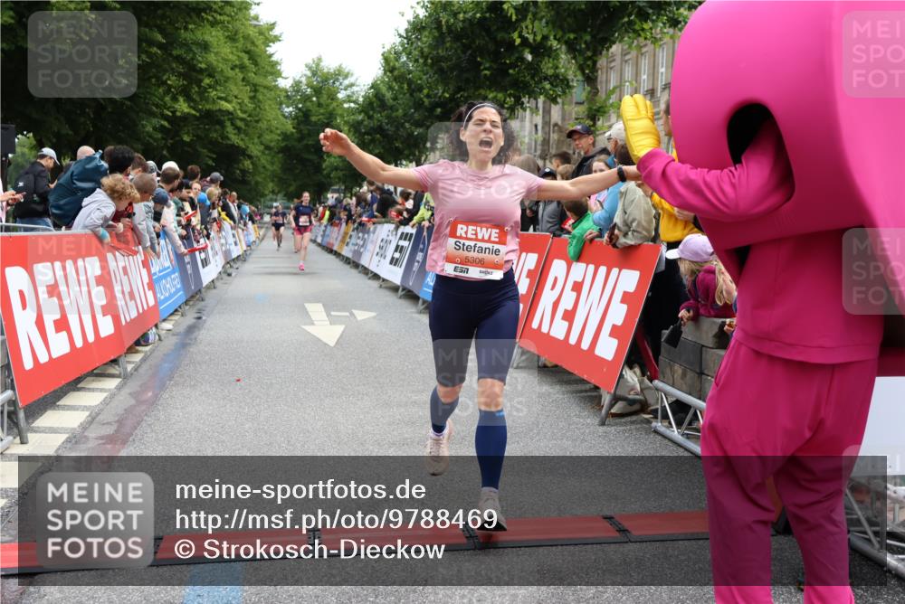 14.06.2026 - REWE Women's Run Strokosch-Dieckow http://msf.ph/oto/9788469 14.06.2026 10:53:11 Ziel 5306, 5990 meine-sportfotos.de