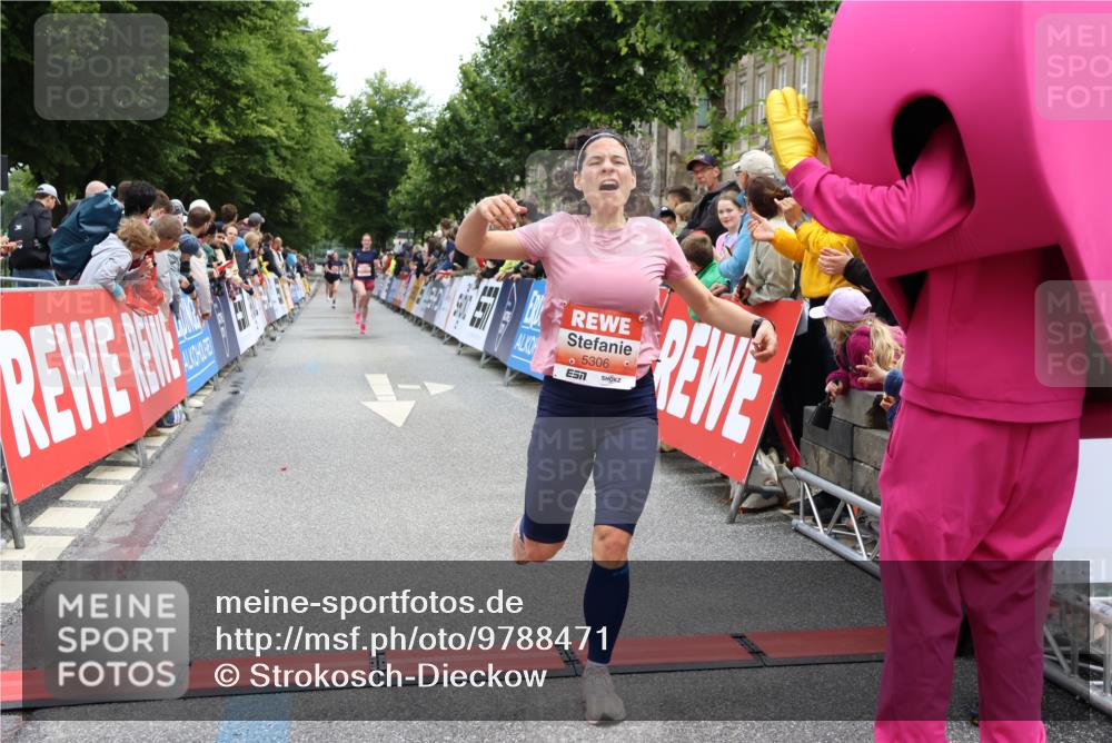 14.06.2026 - REWE Women's Run Strokosch-Dieckow http://msf.ph/oto/9788471 14.06.2026 10:53:11 Ziel 5306, 5990 meine-sportfotos.de