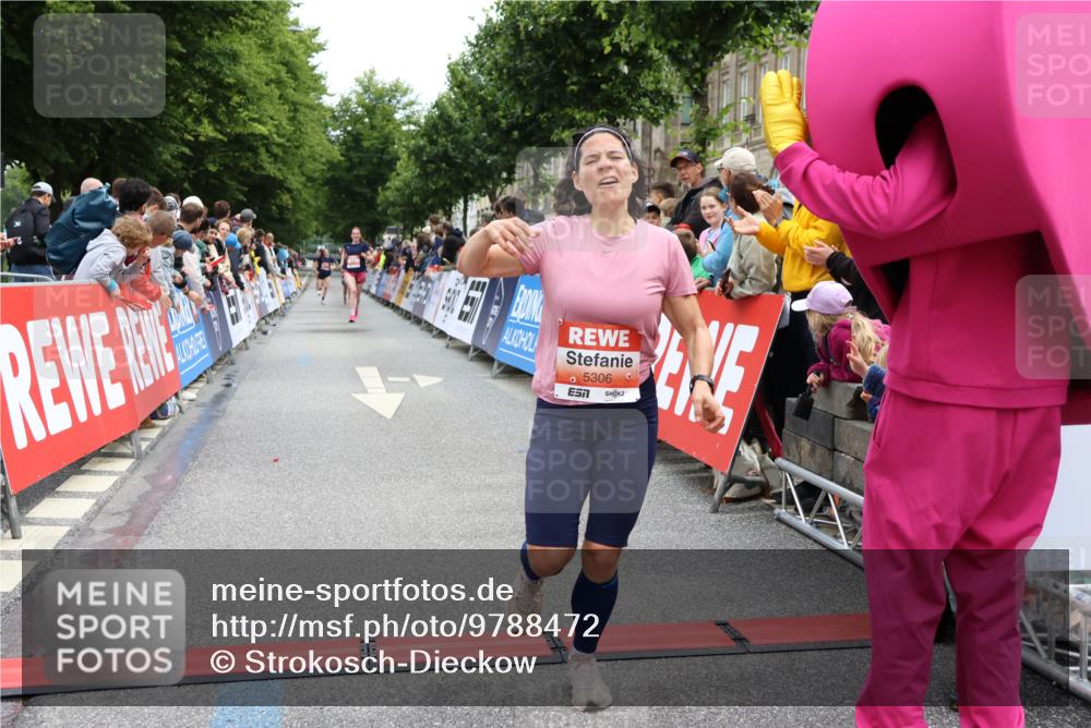 14.06.2026 - REWE Women's Run Strokosch-Dieckow http://msf.ph/oto/9788472 14.06.2026 10:53:11 Ziel 5306, 5990 meine-sportfotos.de