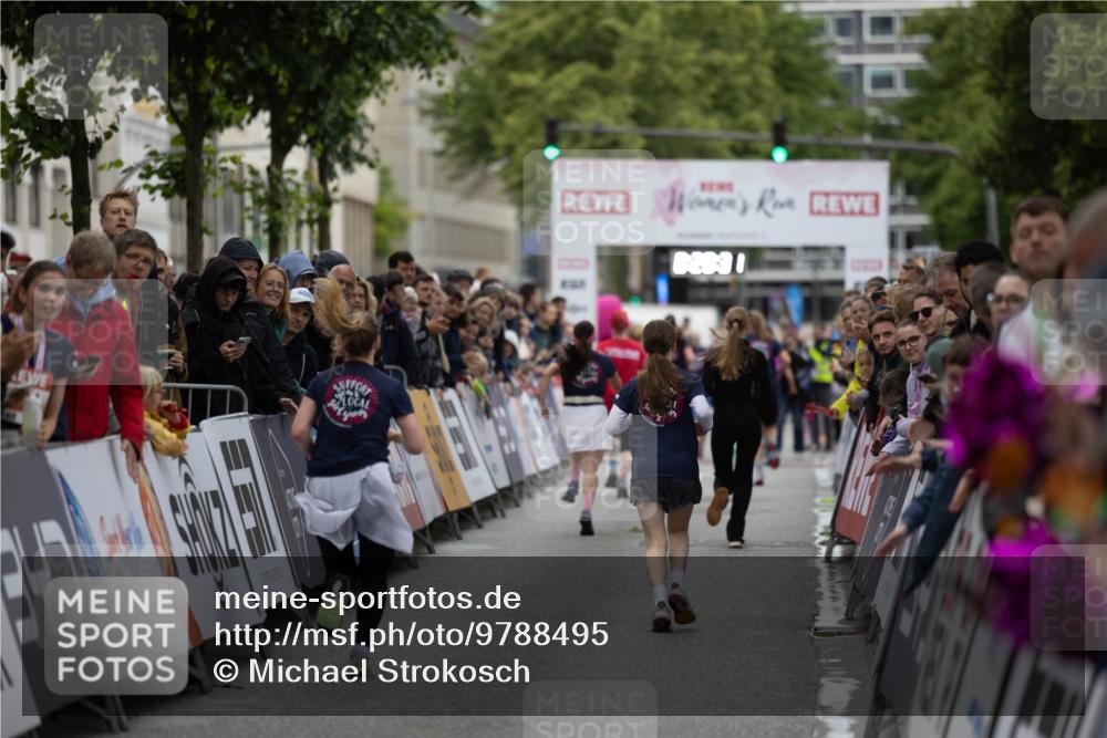 14.06.2026 - REWE Women's Run Michael Strokosch http://msf.ph/oto/9788495 14.06.2026 10:59:03 Laufen 2, 3 meine-sportfotos.de