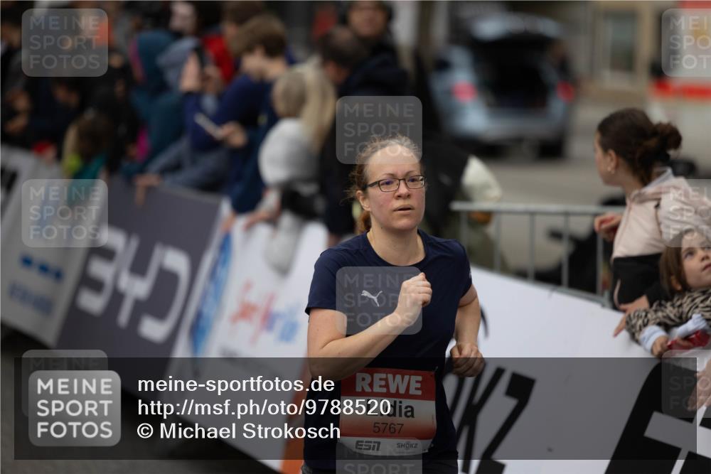 14.06.2026 - REWE Women's Run Michael Strokosch http://msf.ph/oto/9788520 14.06.2026 11:01:01 Laufen 4, 5767 meine-sportfotos.de