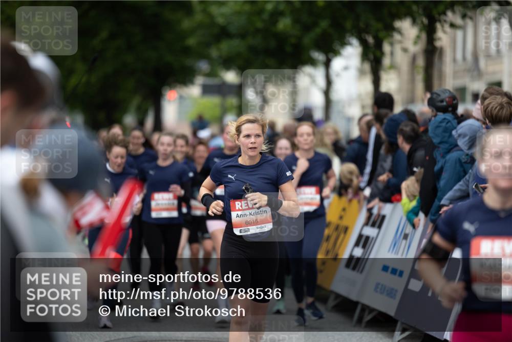 14.06.2026 - REWE Women's Run Michael Strokosch http://msf.ph/oto/9788536 14.06.2026 11:01:51 Laufen 6015 meine-sportfotos.de
