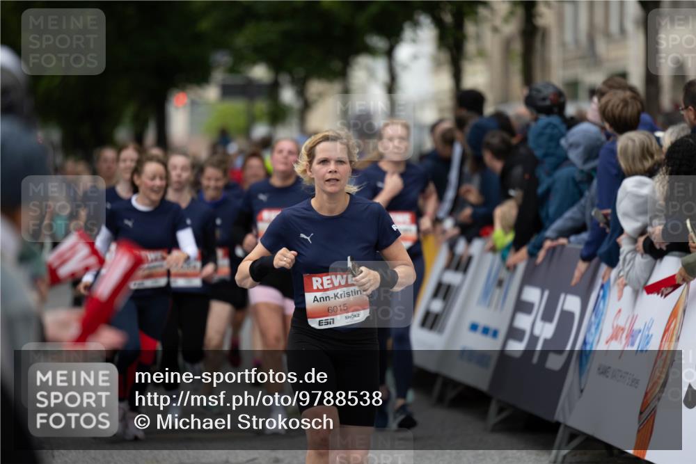 14.06.2026 - REWE Women's Run Michael Strokosch http://msf.ph/oto/9788538 14.06.2026 11:01:52 Laufen 6015 meine-sportfotos.de