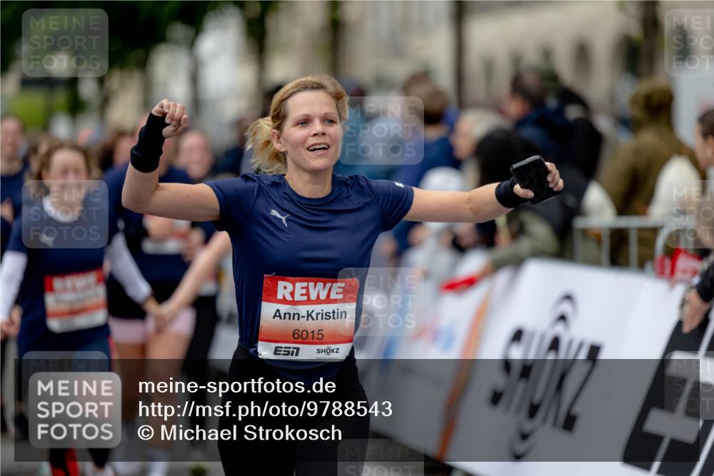 14.06.2026 - REWE Women's Run Michael Strokosch http://msf.ph/oto/9788543 14.06.2026 11:01:54 Laufen 4, 6015 meine-sportfotos.de