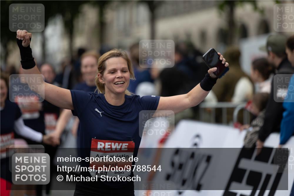 14.06.2026 - REWE Women's Run Michael Strokosch http://msf.ph/oto/9788544 14.06.2026 11:01:54 Laufen 6015, 7 meine-sportfotos.de