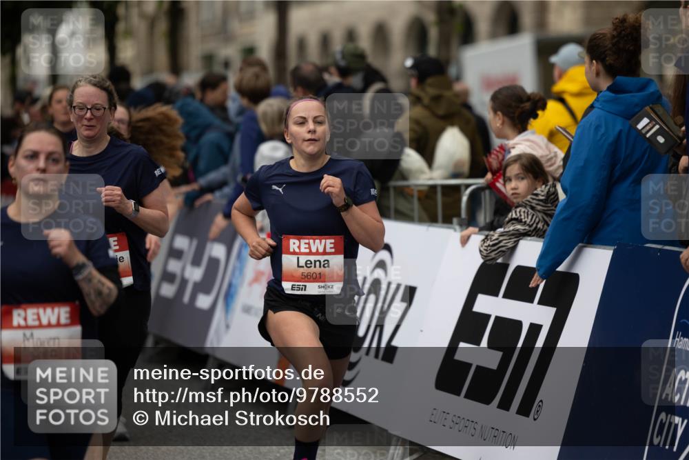 14.06.2026 - REWE Women's Run Michael Strokosch http://msf.ph/oto/9788552 14.06.2026 11:02:16 Laufen 5601, 57 meine-sportfotos.de
