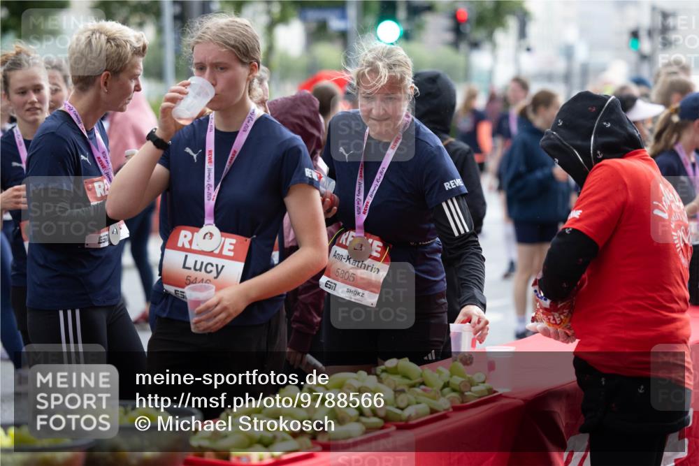 14.06.2026 - REWE Women's Run Michael Strokosch http://msf.ph/oto/9788566 14.06.2026 11:08:33 Laufen 5440, 5805 meine-sportfotos.de