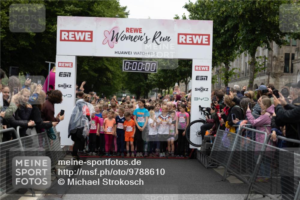 14.06.2026 - REWE Women's Run Michael Strokosch http://msf.ph/oto/9788610 14.06.2026 11:29:59 Laufen 5, 0, 00, 00, 9000, 34 meine-sportfotos.de