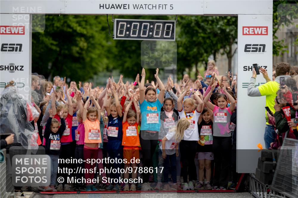 14.06.2026 - REWE Women's Run Michael Strokosch http://msf.ph/oto/9788617 14.06.2026 11:30:12 Laufen 358, 5, 0, 00, 00, 355, 311, 350, 354, 106, 220, 193 meine-sportfotos.de