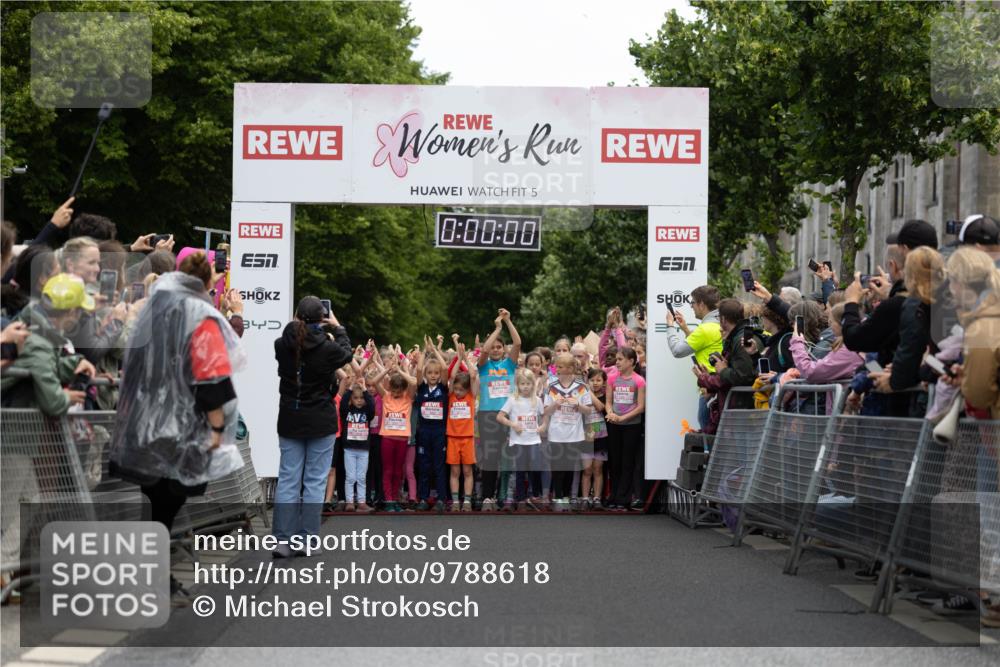 14.06.2026 - REWE Women's Run Michael Strokosch http://msf.ph/oto/9788618 14.06.2026 11:30:36 Laufen 4, 5, 0, 00, 00 meine-sportfotos.de