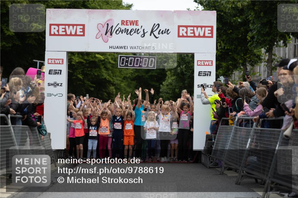 14.06.2026 - REWE Women's Run Michael Strokosch http://msf.ph/oto/9788619 14.06.2026 11:30:55 Laufen 34, 5, 0, 00, 00 meine-sportfotos.de