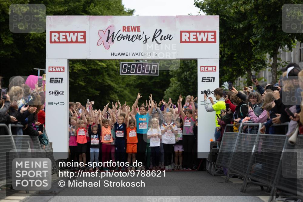 14.06.2026 - REWE Women's Run Michael Strokosch http://msf.ph/oto/9788621 14.06.2026 11:30:56 Laufen 3, 5, 0, 00, 00, 311 meine-sportfotos.de