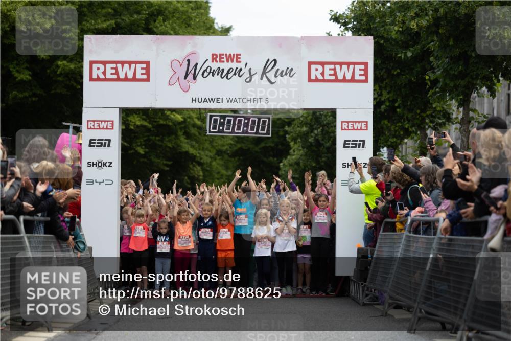 14.06.2026 - REWE Women's Run Michael Strokosch http://msf.ph/oto/9788625 14.06.2026 11:31:00 Laufen 34, 5, 00, 00, 0 meine-sportfotos.de