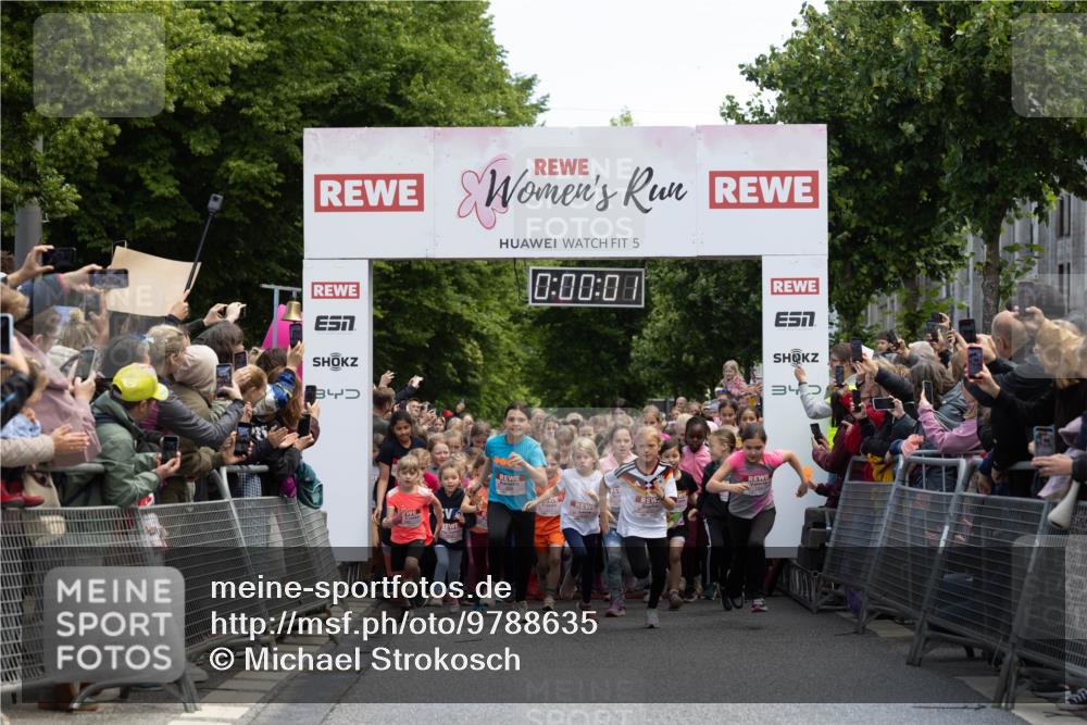 14.06.2026 - REWE Women's Run Michael Strokosch http://msf.ph/oto/9788635 14.06.2026 11:32:43 Laufen 34, 5, 0, 00, 08, 34 meine-sportfotos.de