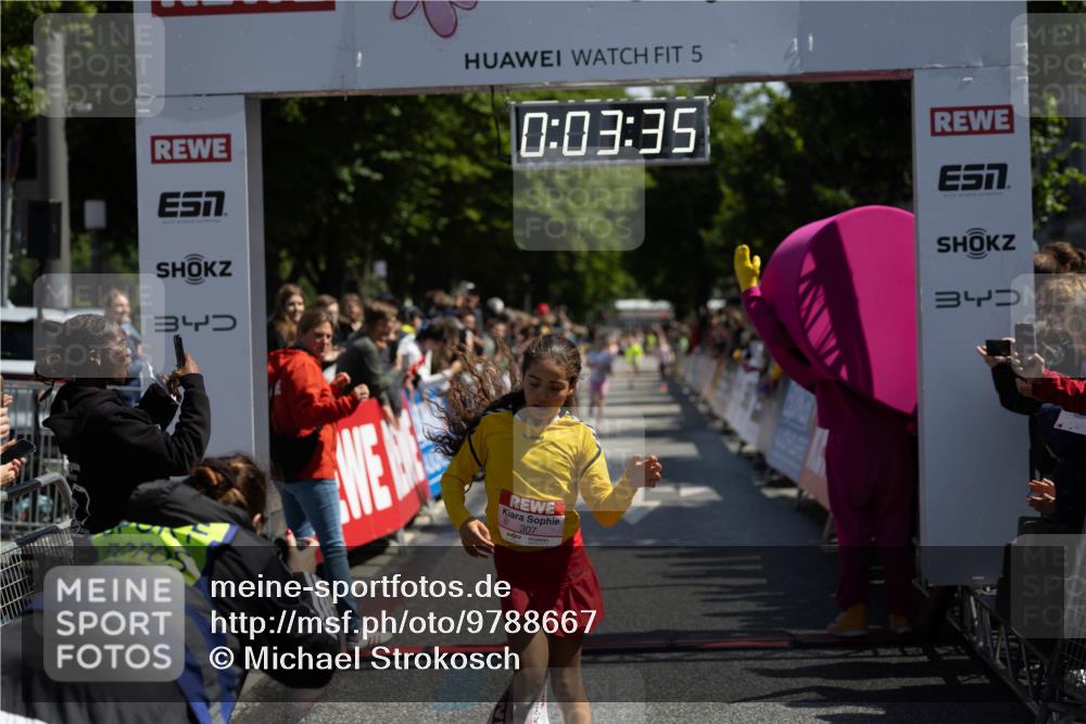 14.06.2026 - REWE Women's Run Michael Strokosch http://msf.ph/oto/9788667 14.06.2026 11:36:18 Laufen 34, 5, 0, 03, 35, 307, 34 meine-sportfotos.de
