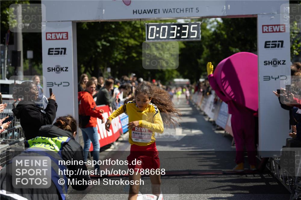 14.06.2026 - REWE Women's Run Michael Strokosch http://msf.ph/oto/9788668 14.06.2026 11:36:18 Laufen 34, 5, 0, 03, 35, 307, 34 meine-sportfotos.de