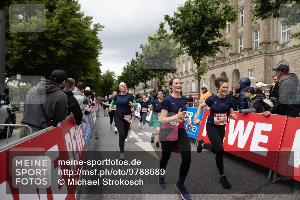 14.06.2026 - REWE Women's Run Michael Strokosch http://msf.ph/oto/9788689 14.06.2026 11:03:00 Laufen 5133, 57, 5802 meine-sportfotos.de