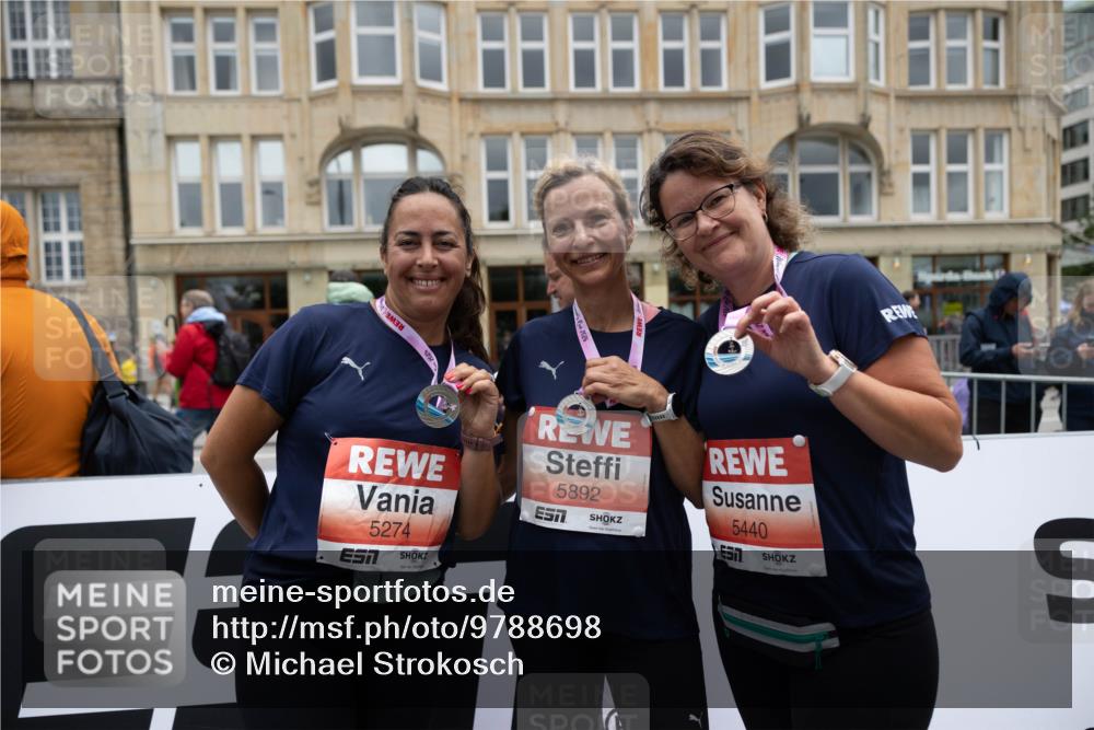 14.06.2026 - REWE Women's Run Michael Strokosch http://msf.ph/oto/9788698 14.06.2026 11:03:36 Laufen 1, 9702, 5274, 7, 5892, 5440 meine-sportfotos.de