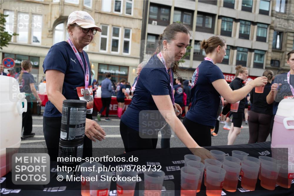 14.06.2026 - REWE Women's Run Michael Strokosch http://msf.ph/oto/9788732 14.06.2026 11:07:45 Laufen 2, 8, 0, 5834, 153 meine-sportfotos.de