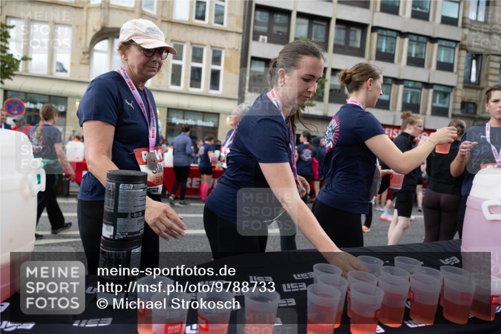 14.06.2026 - REWE Women's Run Michael Strokosch http://msf.ph/oto/9788733 14.06.2026 11:07:45 Laufen 2, 8, 0, 7, 453 meine-sportfotos.de