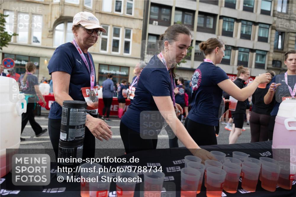 14.06.2026 - REWE Women's Run Michael Strokosch http://msf.ph/oto/9788734 14.06.2026 11:07:45 Laufen 2, 8, 0, 583, 453 meine-sportfotos.de