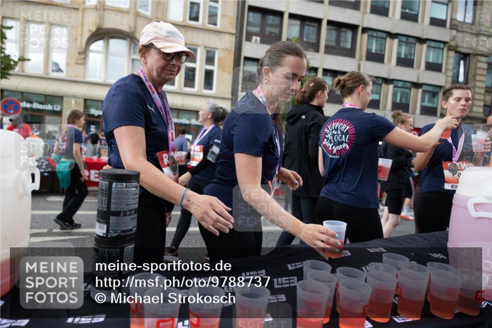 14.06.2026 - REWE Women's Run Michael Strokosch http://msf.ph/oto/9788737 14.06.2026 11:07:46 Laufen 9, 8, 8, 453 meine-sportfotos.de