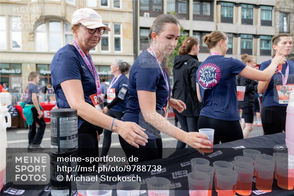 14.06.2026 - REWE Women's Run Michael Strokosch http://msf.ph/oto/9788738 14.06.2026 11:07:46 Laufen 2, 8, 0, 3, 153 meine-sportfotos.de