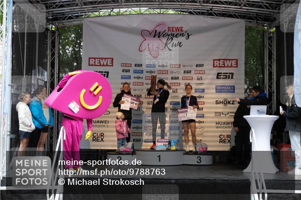 14.06.2026 - REWE Women's Run Michael Strokosch http://msf.ph/oto/9788763 14.06.2026 11:18:23 Laufen 7, 3, 3, 5, 34, 5, 00, 57, 5, 5, 1, 1, 300, 2, 1, 5, 3, 34 meine-sportfotos.de