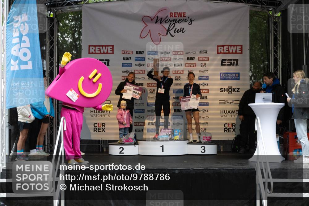 14.06.2026 - REWE Women's Run Michael Strokosch http://msf.ph/oto/9788786 14.06.2026 11:18:29 Laufen 57, 4, 3, 5, 100, 1, 4, 5, 300, 343, 5, 2, 1, 3 meine-sportfotos.de